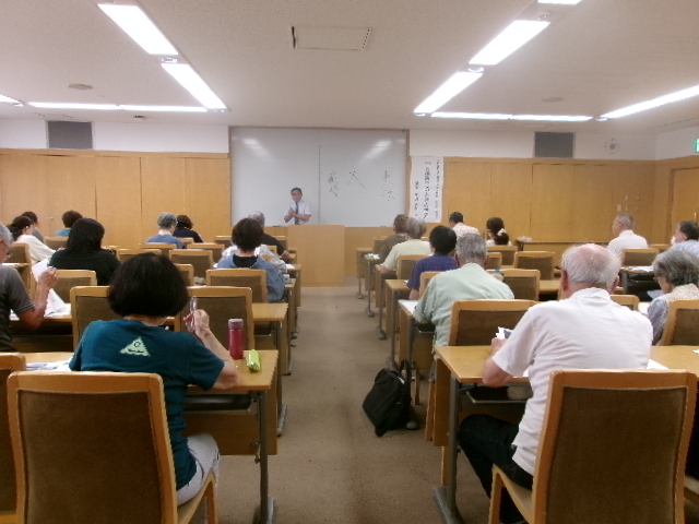 令和8年度古典文学講座講義の様子