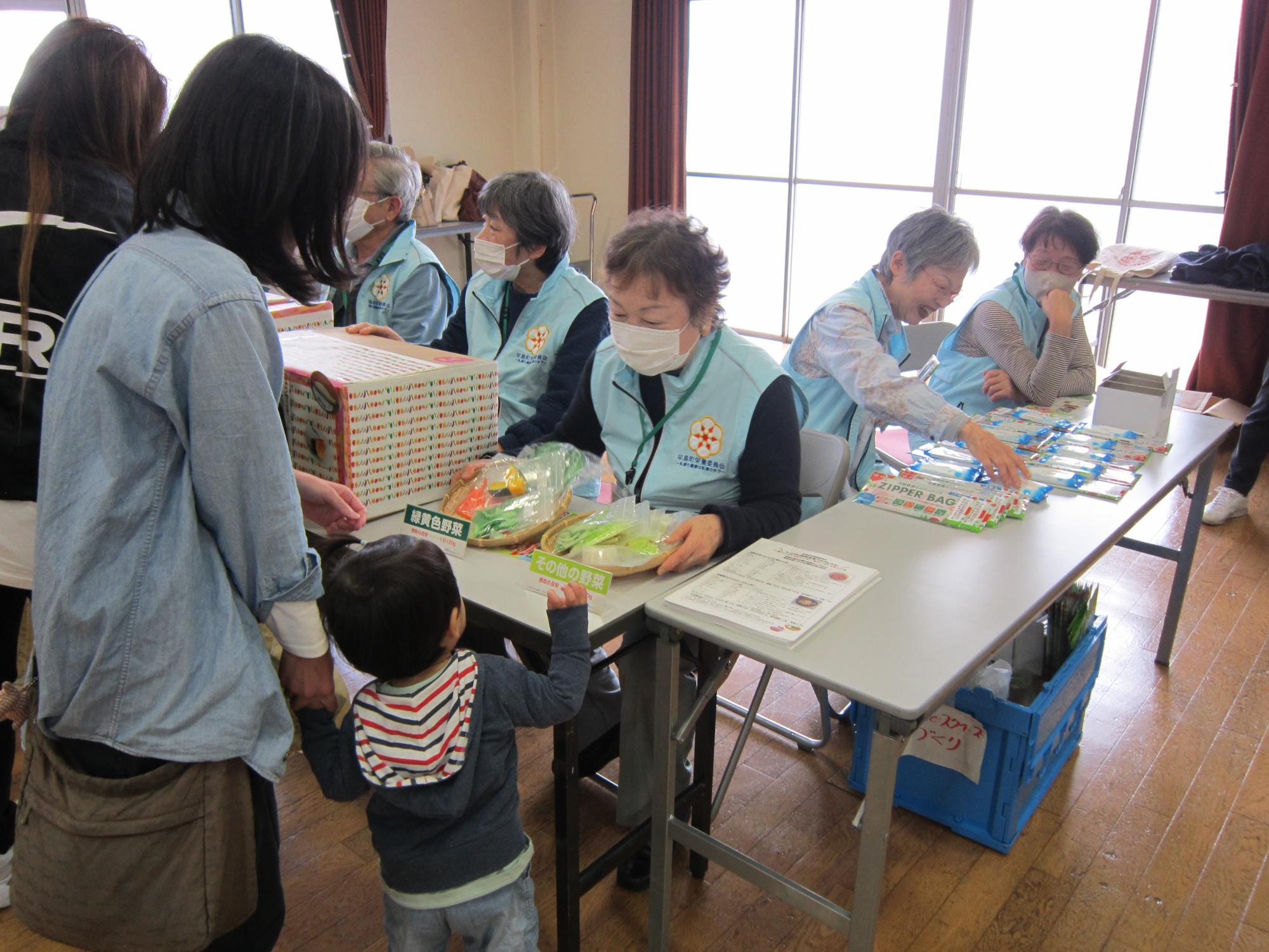 野菜摂取の呼びかけをしています