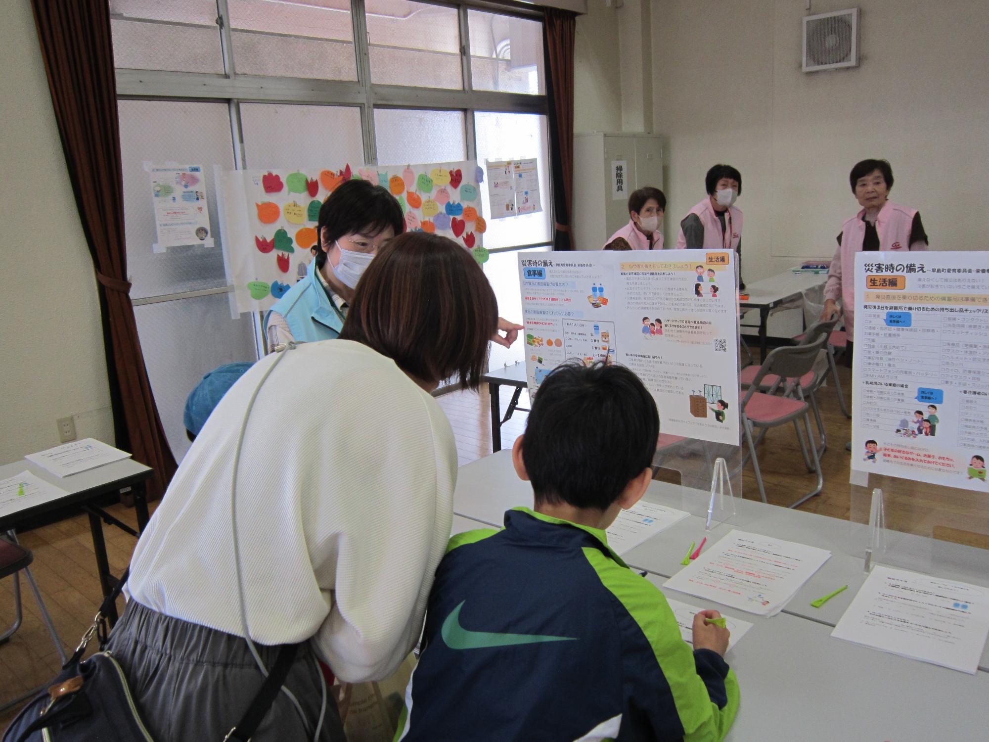 防災クイズで食の備えについて学んでいただきました